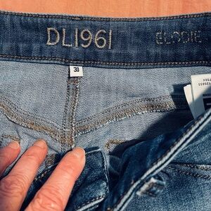 DL 1961 Elodie straight leg with raw hem